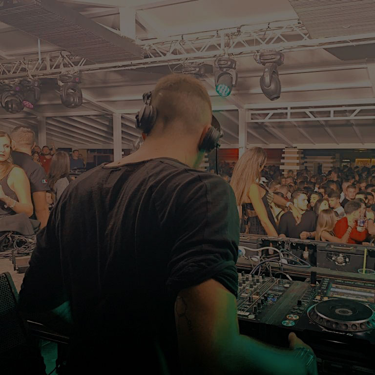 dj-mec-bg-1x1.jpg
